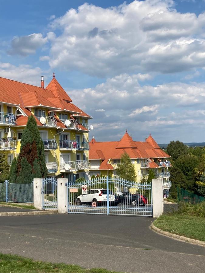 Libellula Apartman ヘーヴィーズ エクステリア 写真